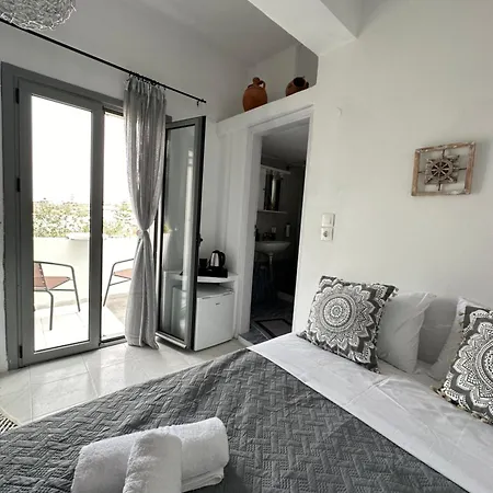 Nicole Santorini Pensionat 3*