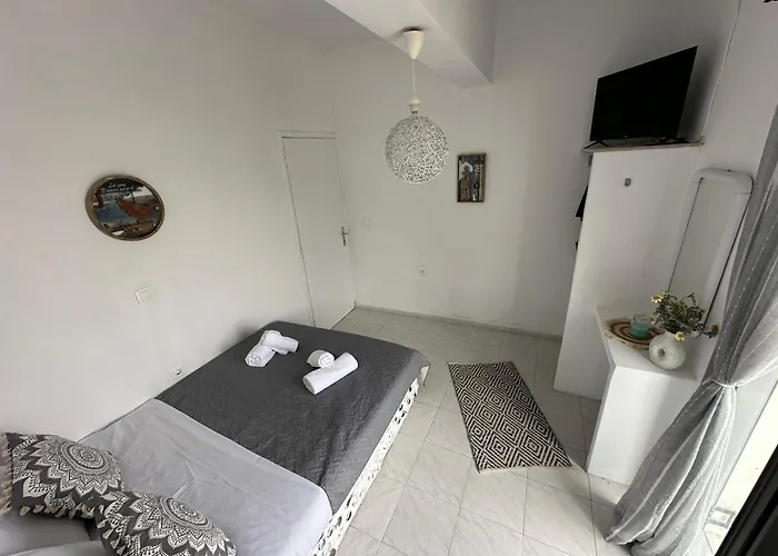 Nicole Santorini Konukevi 3*