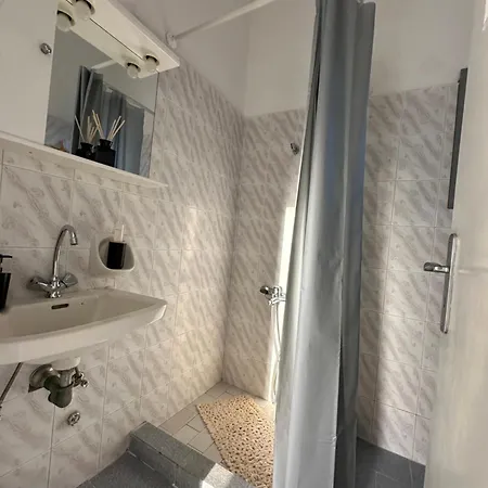 Nicole Santorini Affittacamere Vóthon