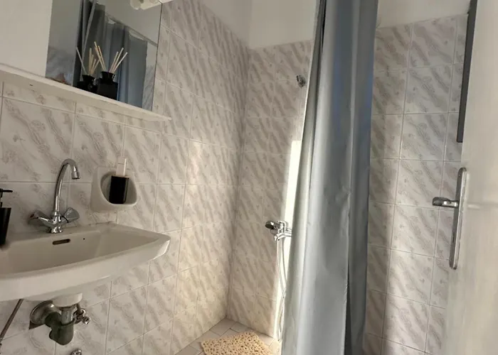 Nicole Santorini Pensión Vóthon